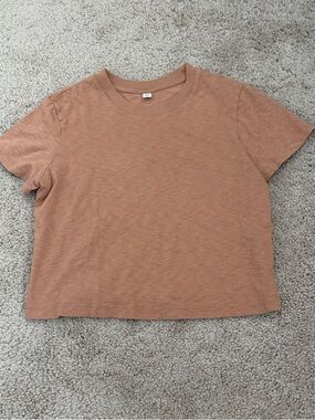 Uniqlo Short-Sleeve Cropped Tee in Rust